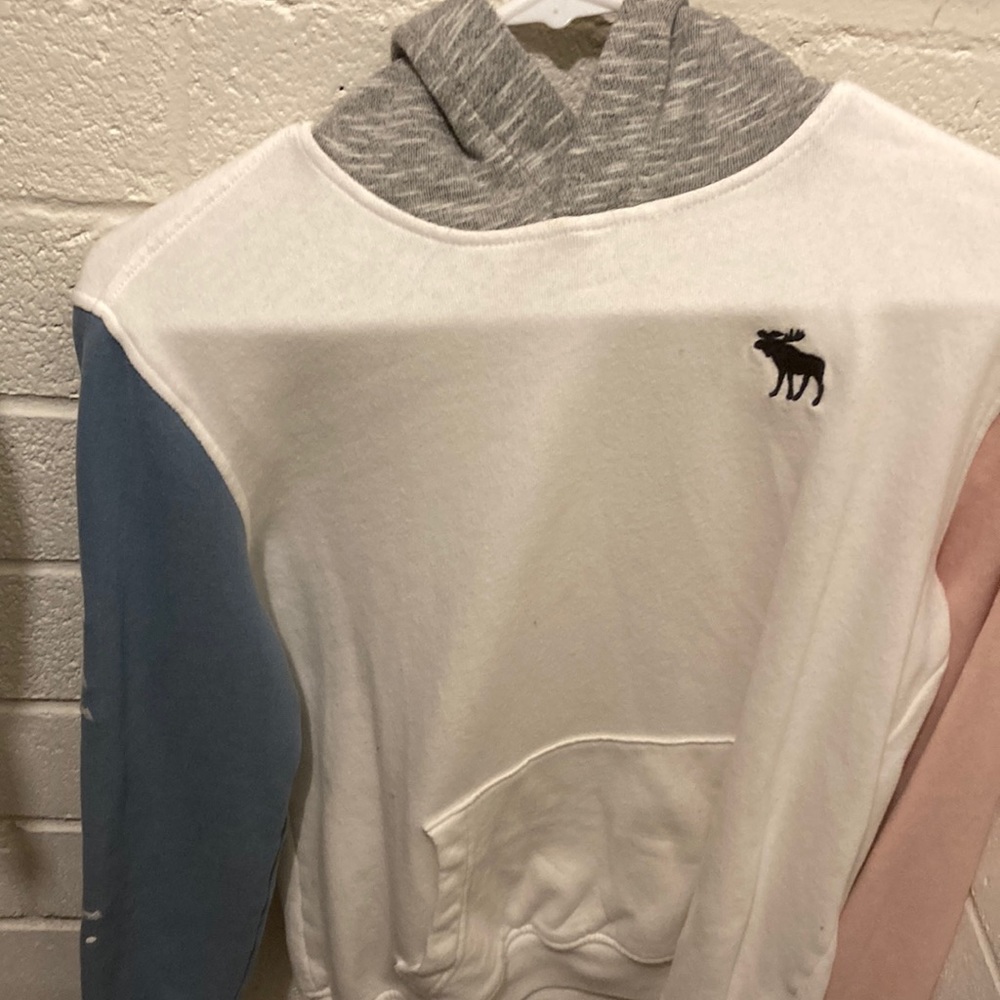 Abercrombie and finch kids hoodie-used